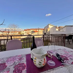 https://apartments-katarina-vantacici.primorje-gorskikotar.com